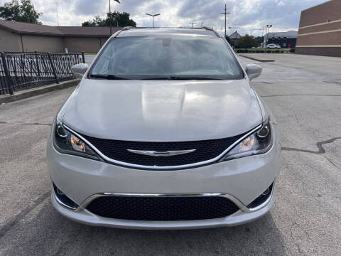 2017 Chrysler Pacifica Touring-L