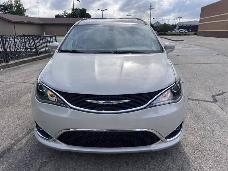 2017 Chrysler Pacifica Touring-L