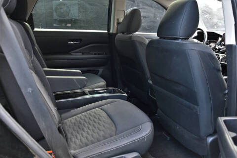 2022 Nissan Pathfinder SV