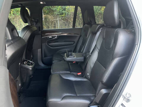 2016 Volvo XC90 T6 Momentum