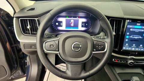2025 Volvo XC60 B5 Core Dark Theme