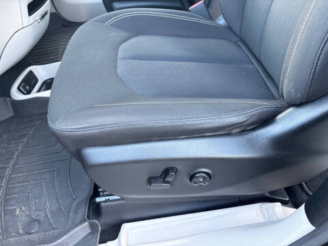 2024 Chrysler Voyager LX