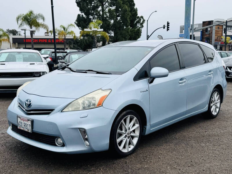 2012 Toyota Prius v Five
