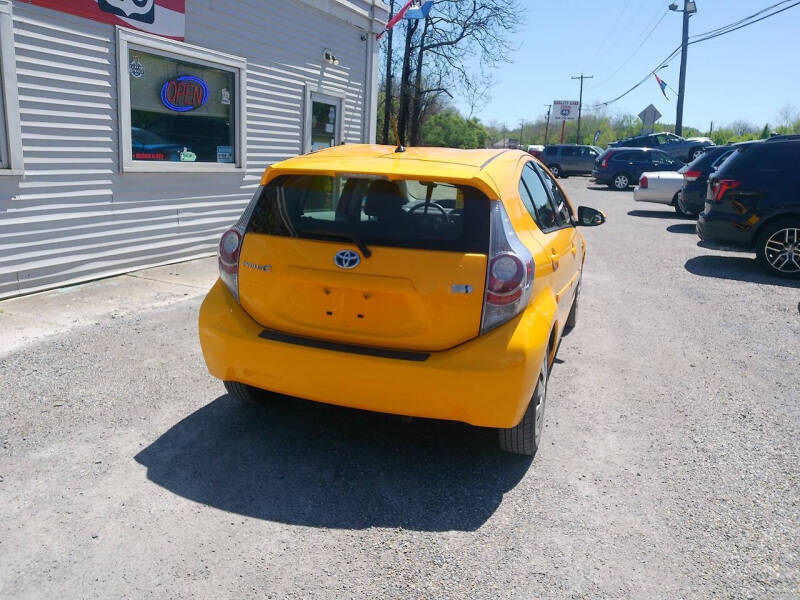 2014 Toyota Prius c Two