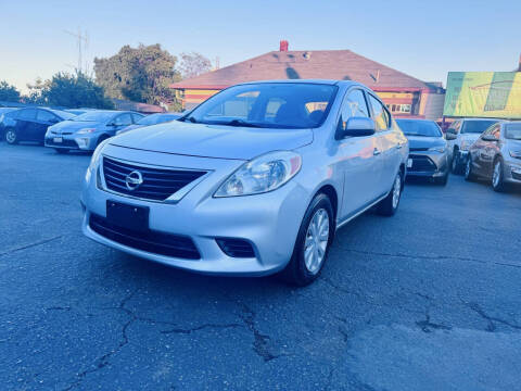 2014 Nissan Versa 1.6 SV