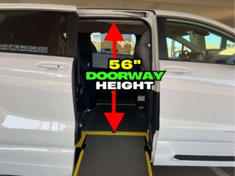 2025 Toyota Sienna LE 8-Passenger