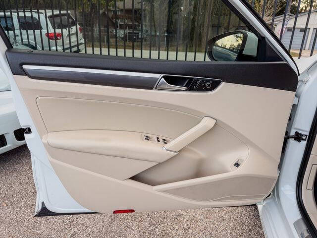 2017 Volkswagen Passat 1.8T R-Line