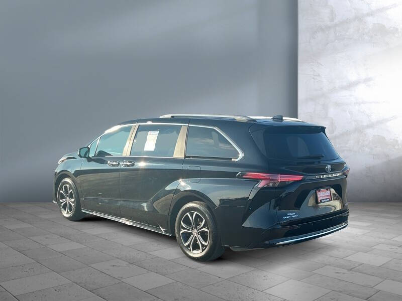 2025 Toyota Sienna Platinum 7-Passenger