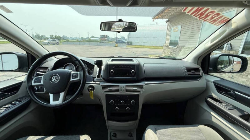 2012 Volkswagen Routan S