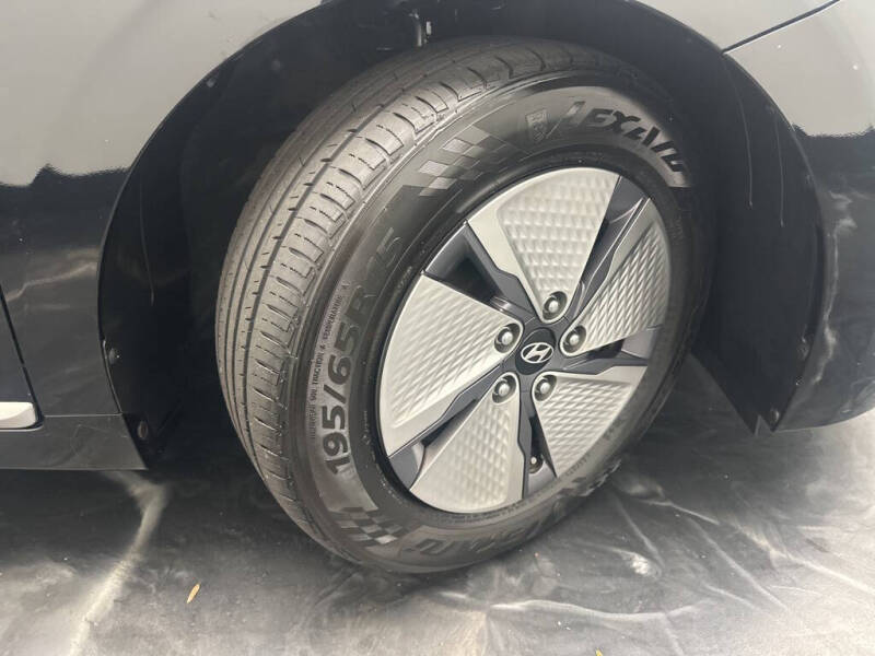 2022 Hyundai Ioniq Hybrid SE