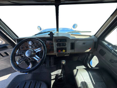 2004 Peterbilt 330