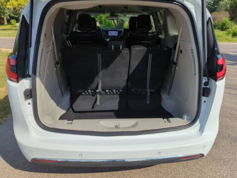 2024 Chrysler Pacifica Plug-In Hybrid Select