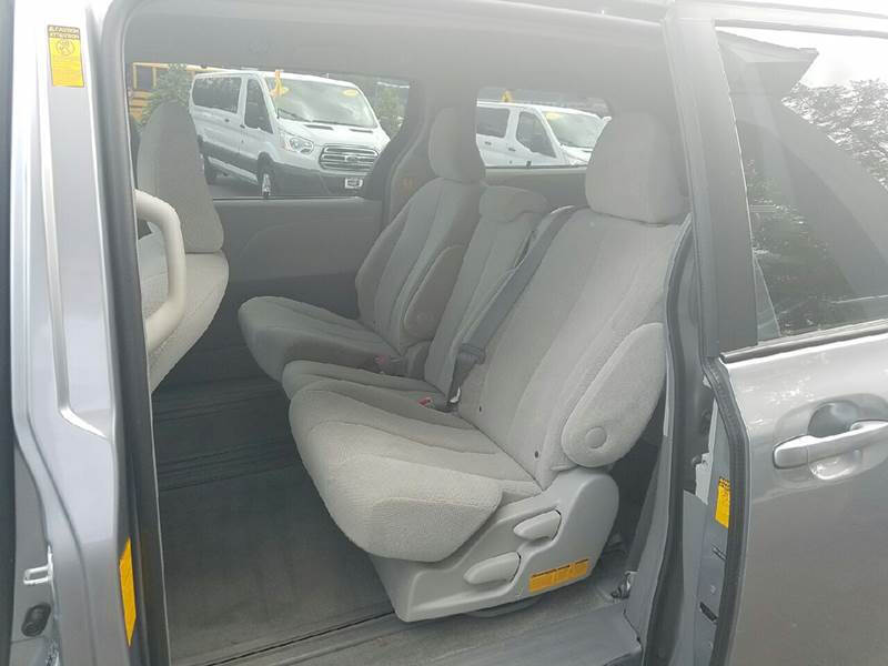 2013 Toyota Sienna LE 8-Passenger