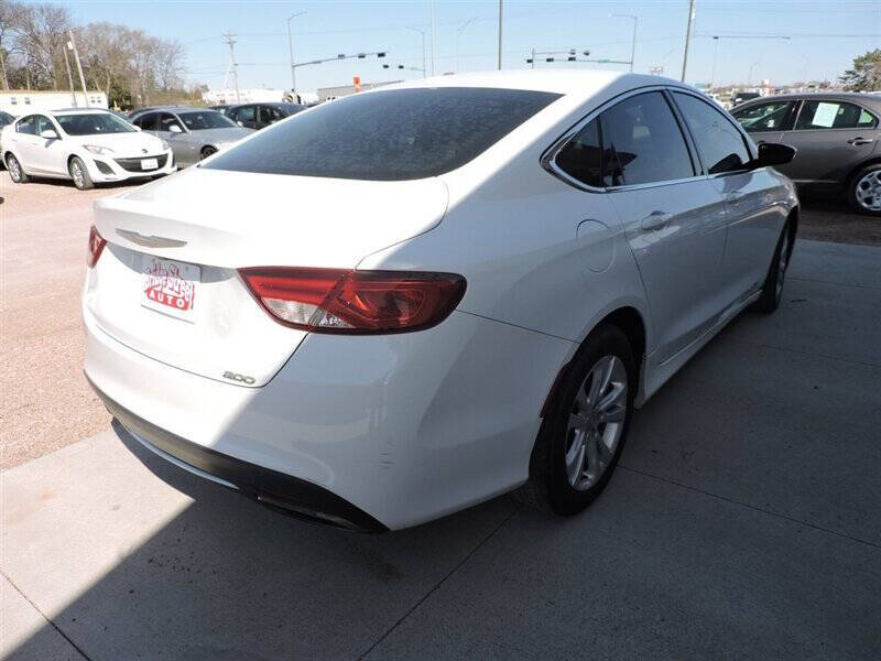 2016 Chrysler 200 Limited