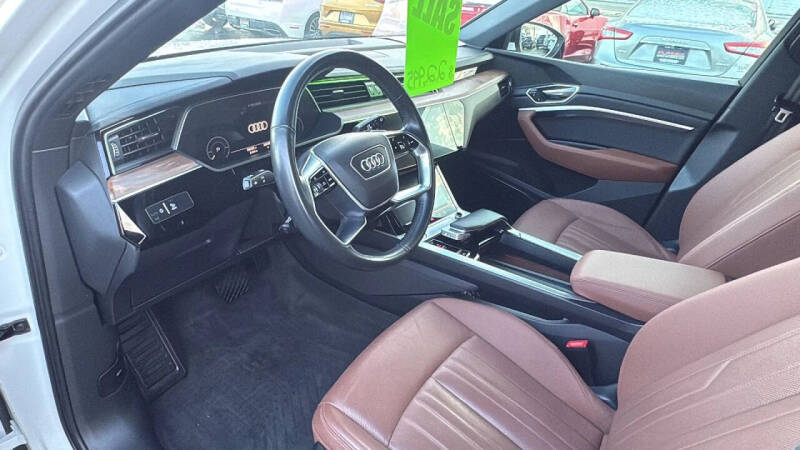 2019 Audi e-tron quattro Premium Plus