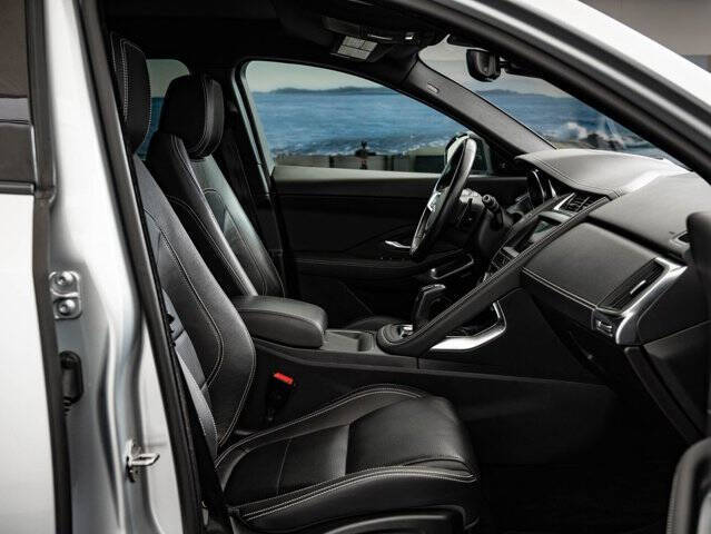 2019 Jaguar E-PACE P300 R-Dynamic SE