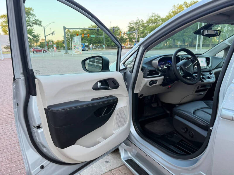 2023 Chrysler Pacifica Touring L