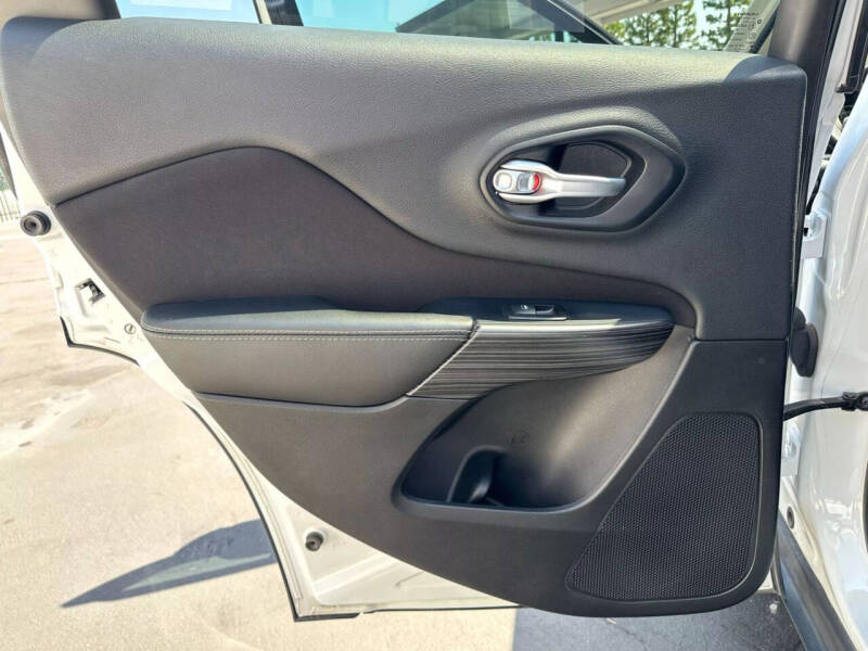 2015 Jeep Cherokee Sport