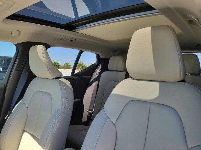 2026 Volvo XC40 B5 Plus