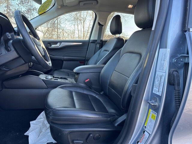 2022 Ford Escape Hybrid Titanium