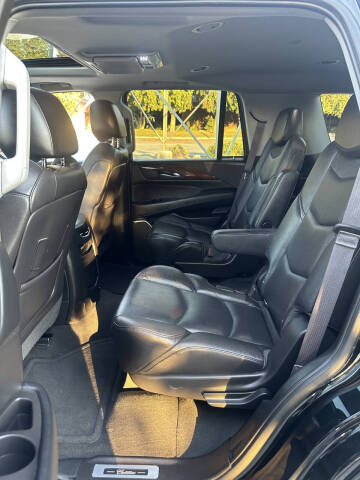 2016 Cadillac Escalade Luxury Collection