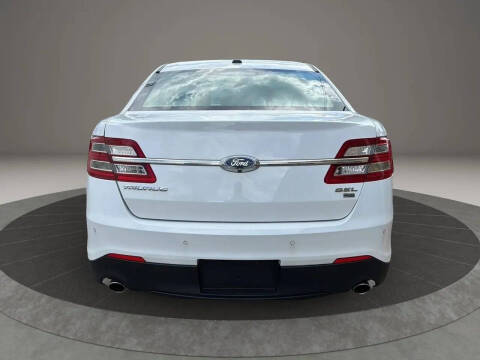2018 Ford Taurus SEL