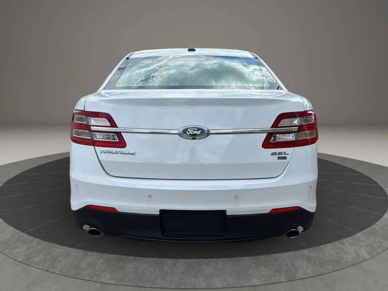 2018 Ford Taurus SEL