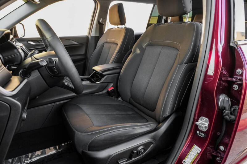 2023 Jeep Grand Cherokee L Laredo