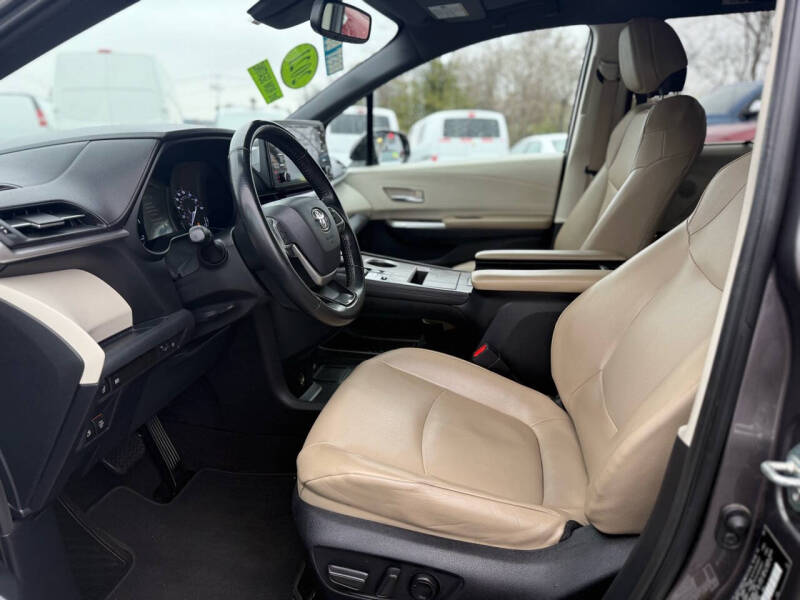 2021 Toyota Sienna XLE 8-Passenger