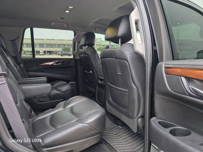 2017 Cadillac Escalade Standard