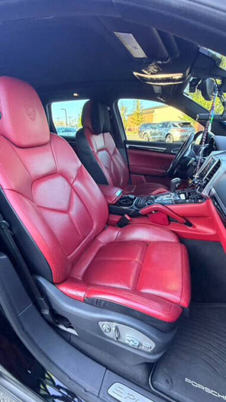 2018 Porsche Cayenne Platinum Edition