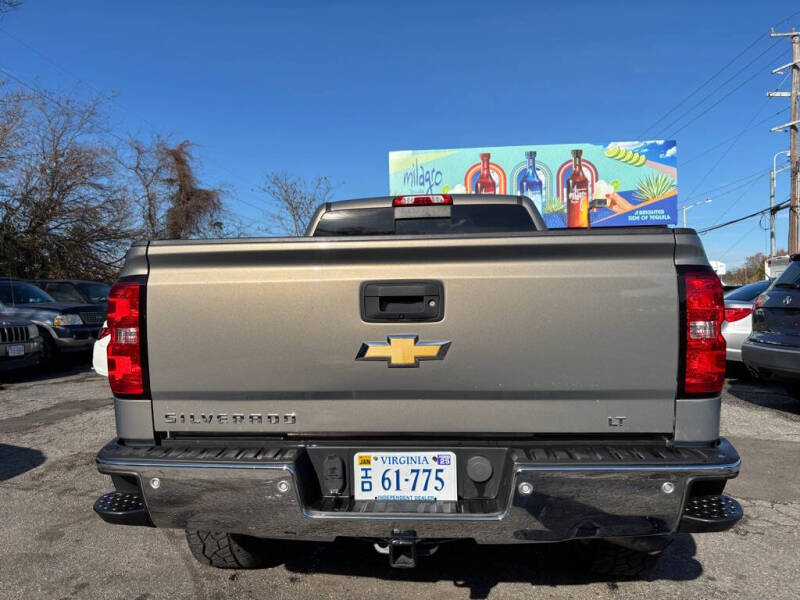 2017 Chevrolet Silverado 1500 LT photo 4