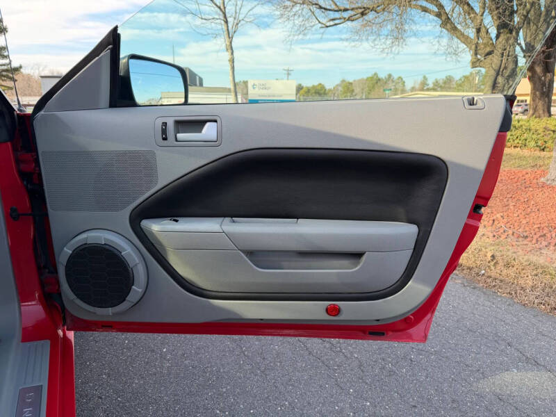 2006 Ford Mustang GT Deluxe