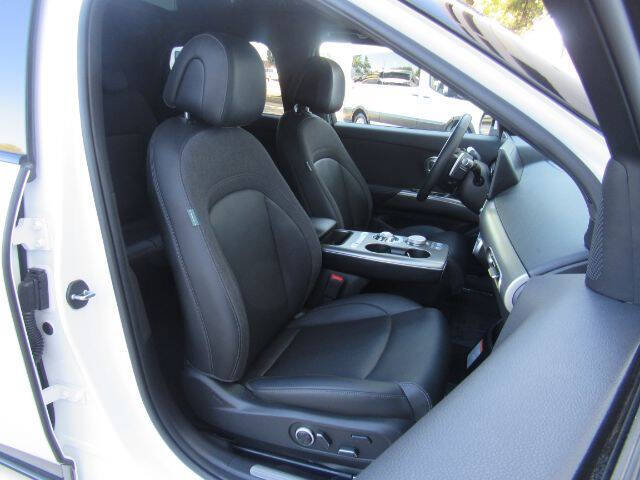 2024 Genesis GV60 Standard