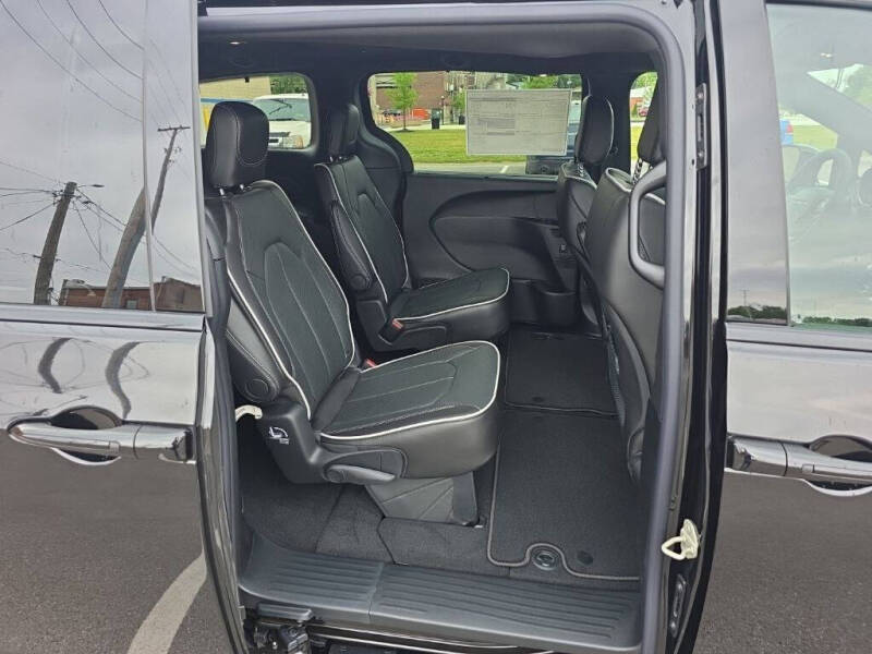 2027 Chrysler Pacifica Limited