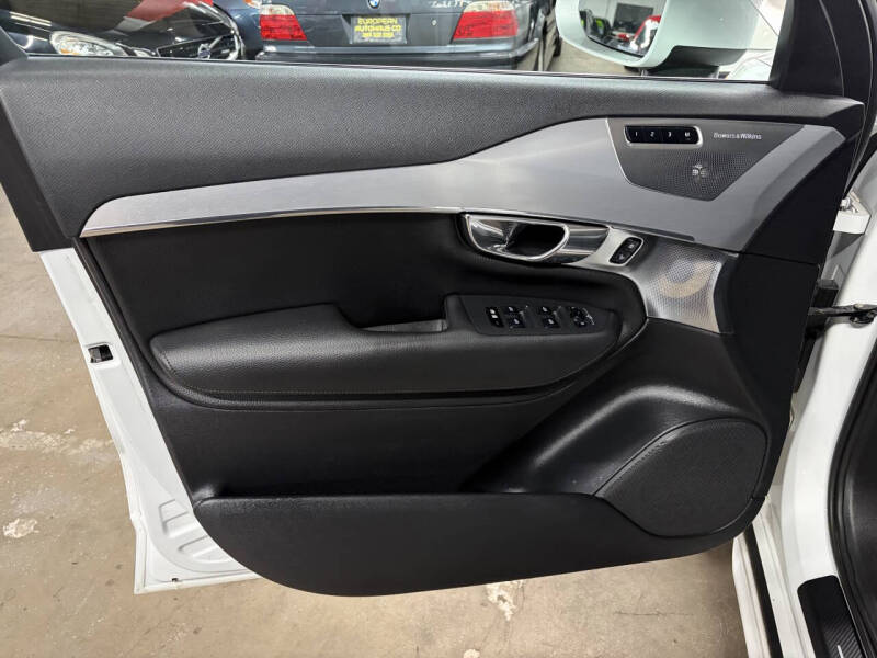 2016 Volvo XC90 T6 Momentum