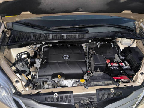 2014 Toyota Sienna XLE 8-Passenger