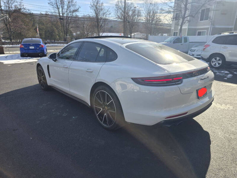 2018 Porsche Panamera 4