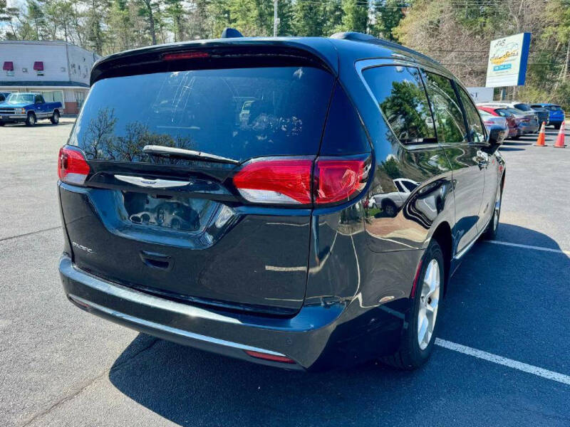 2017 Chrysler Pacifica Touring-L