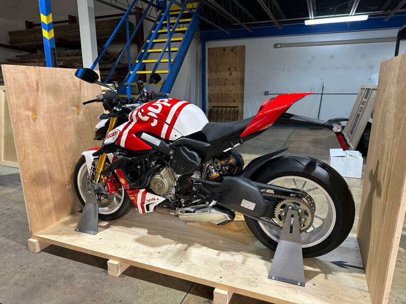 2025 Ducati Streetfighter V4 Supreme