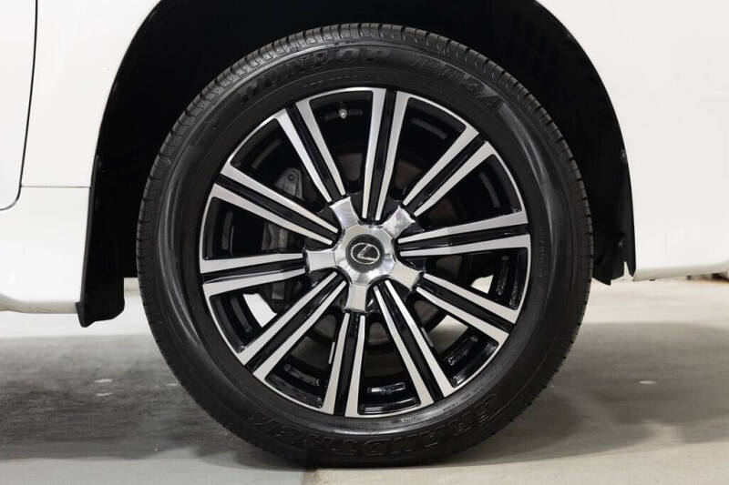 2021 Lexus LX 570 Three-Row