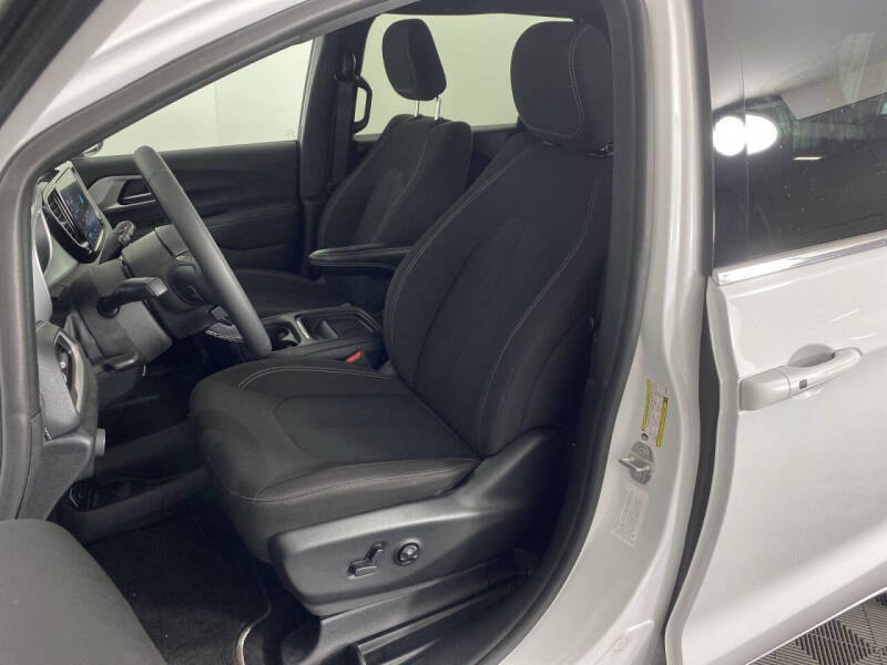 2024 Chrysler Pacifica Touring