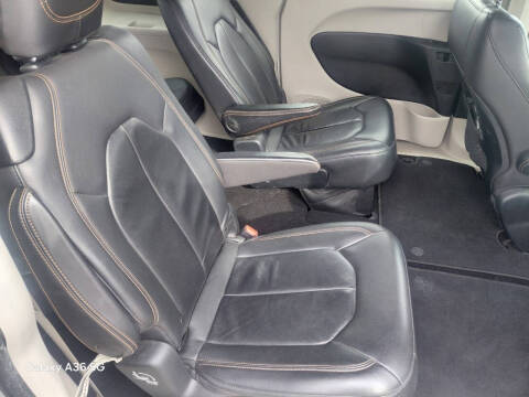 2017 Chrysler Pacifica Touring-L