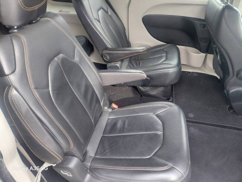 2017 Chrysler Pacifica Touring-L