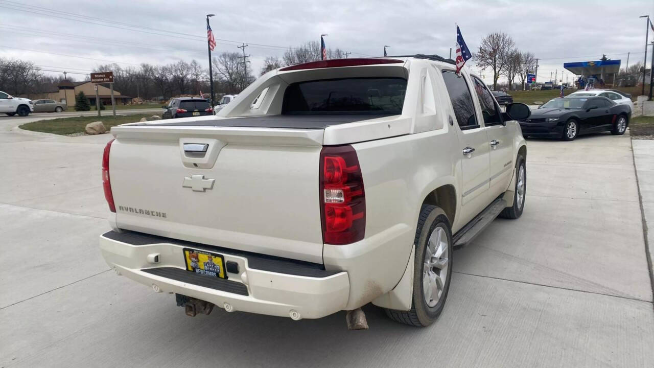 2013 Chevrolet Avalanche for sale at Newcombs North Certified Auto Sales in Metamora, MI