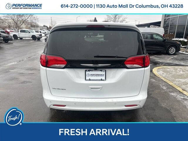 2024 Chrysler Voyager LX