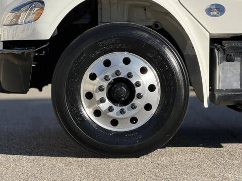 2018 Freightliner M2 106