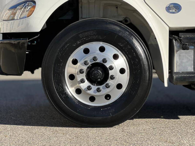 2018 Freightliner M2 106