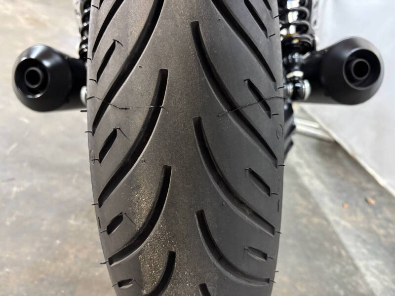 2022 Moto Guzzi V7 Stone