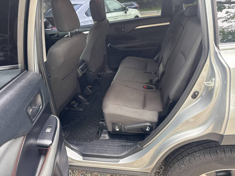 2019 Toyota Highlander LE